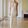 Robe brodée de fleurs avec détails frangés Robe brodée de fleurs avec détails frangés