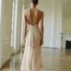 Robe brodée de fleurs avec détails frangés Robe brodée de fleurs avec détails frangés