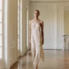 Robe brodée de fleurs avec détails frangés Robe brodée de fleurs avec détails frangés