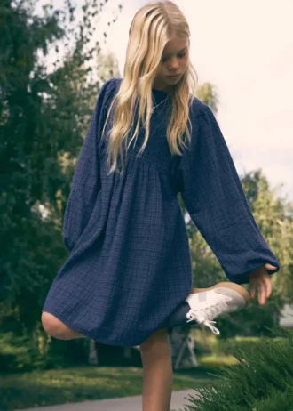 Robe à carreaux avec détails brodés