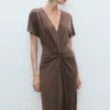 Robe à col en V et encolure froncée Robe à col en V et encolure froncée