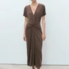 Robe à col en V et encolure froncée Robe à col en V et encolure froncée