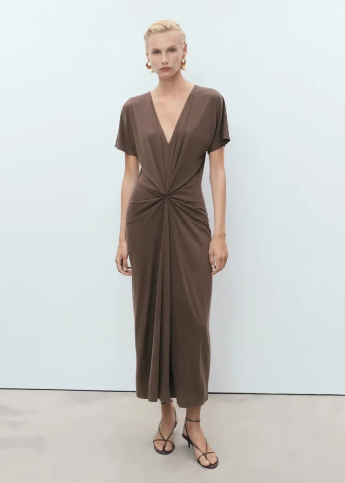 Robe à col en V et encolure froncée Robe à col en V et encolure froncée