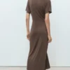 Robe à col en V et encolure froncée Robe à col en V et encolure froncée