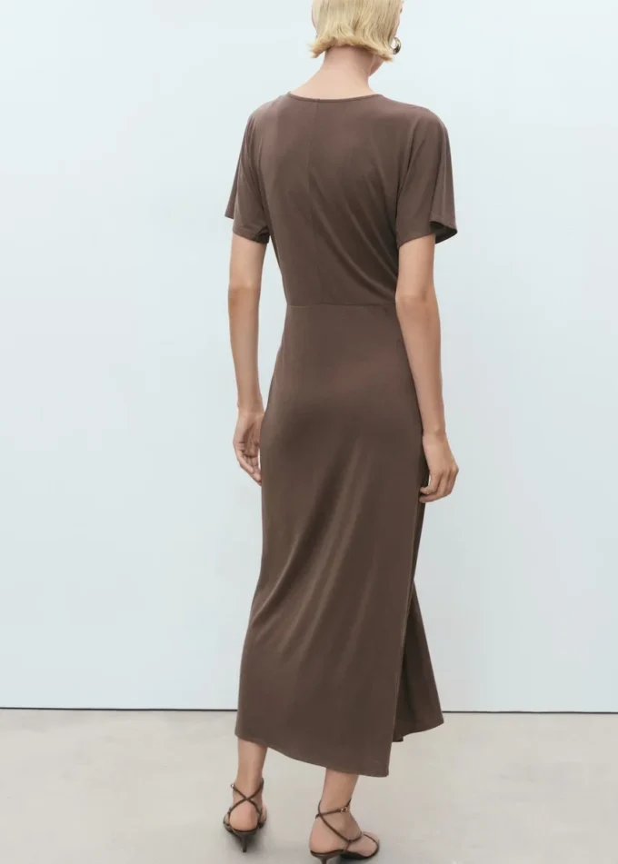 Robe à col en V et encolure froncée Robe à col en V et encolure froncée
