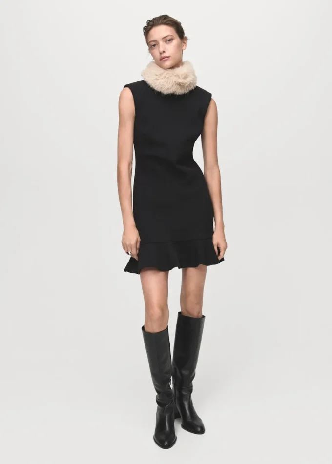 Robe à col haut avec volants Robe à col haut avec volants