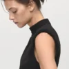 Robe à col haut avec volants Robe à col haut avec volants