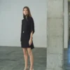 Robe à col roulé et manches asymétriques Robe à col roulé et manches asymétriques
