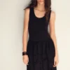 Robe combinée brodée avec détails en dentelle Robe combinée brodée avec détails en dentelle