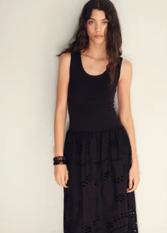 Robe combinée brodée avec détails en dentelle