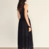 Robe combinée brodée avec détails en dentelle Robe combinée brodée avec détails en dentelle