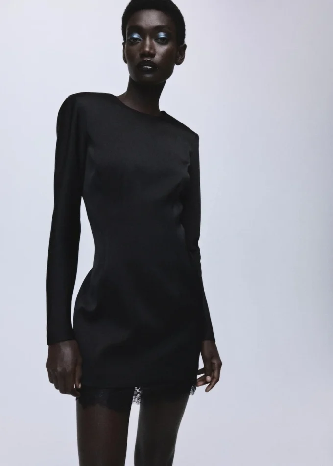 Robe dos nu avec ourlet en dentelle Robe dos nu avec ourlet en dentelle