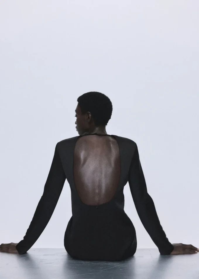 Robe dos nu avec ourlet en dentelle Robe dos nu avec ourlet en dentelle