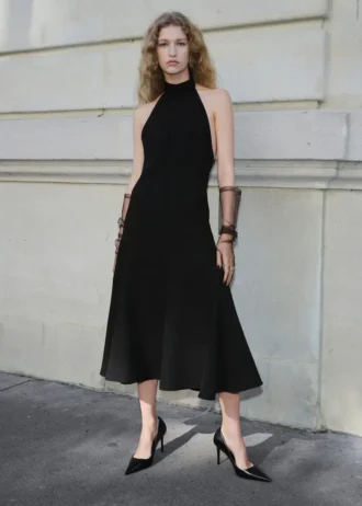 Robe dos nu à encolure dos nu