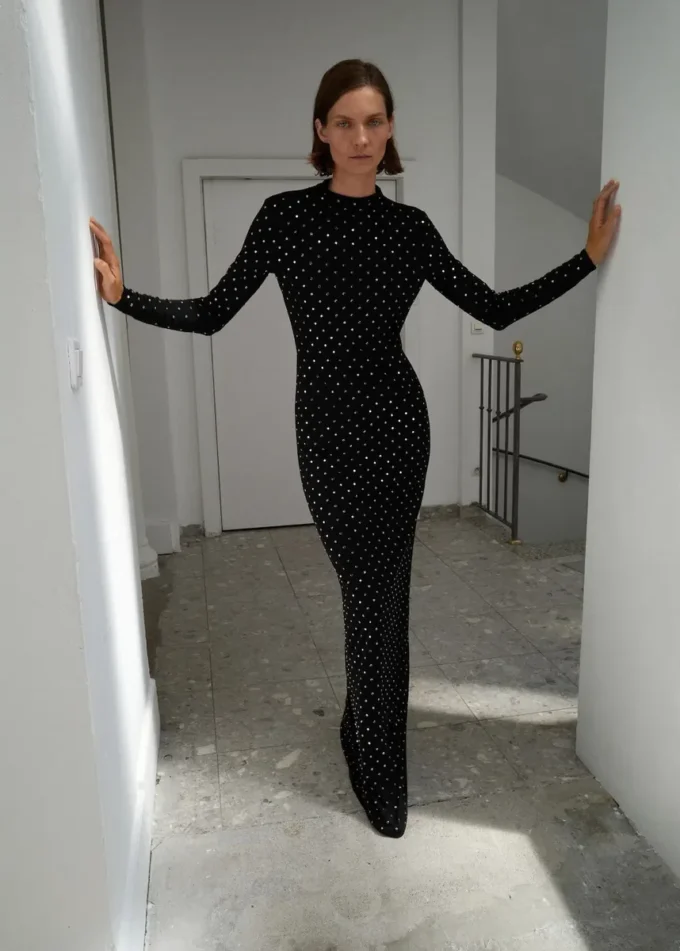 Robe à dos nu et cristaux Robe à dos nu et cristaux