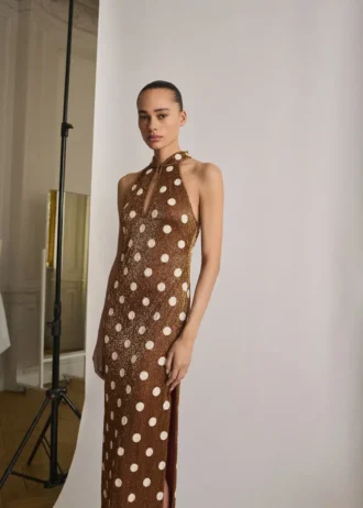 Robe dos nu à pois en strass