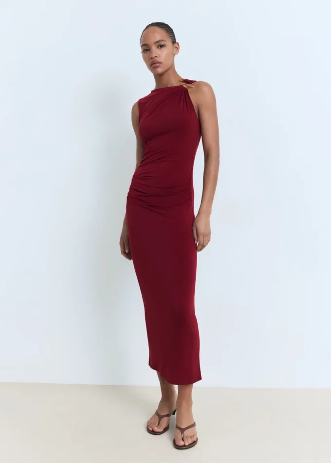 Robe drapée avec détail bijou Robe drapée avec détail bijou
