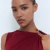 Robe drapée avec détail bijou Robe drapée avec détail bijou