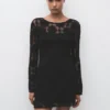 Robe en crochet avec encolure dans le dos Robe en crochet avec encolure dans le dos