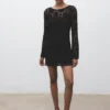 Robe en crochet avec encolure dans le dos Robe en crochet avec encolure dans le dos