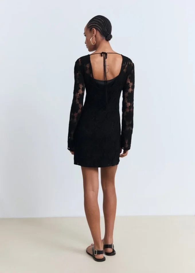Robe en crochet avec encolure dans le dos Robe en crochet avec encolure dans le dos