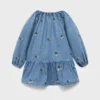 Robe en denim brodée de fleurs Robe en denim brodée de fleurs
