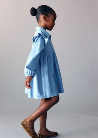 Robe en denim à volants