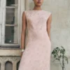 Robe en jacquard satiné à fleurs Robe en jacquard satiné à fleurs