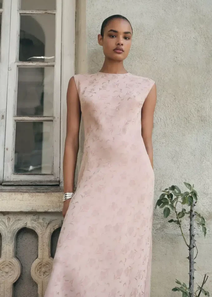 Robe en jacquard satiné à fleurs Robe en jacquard satiné à fleurs