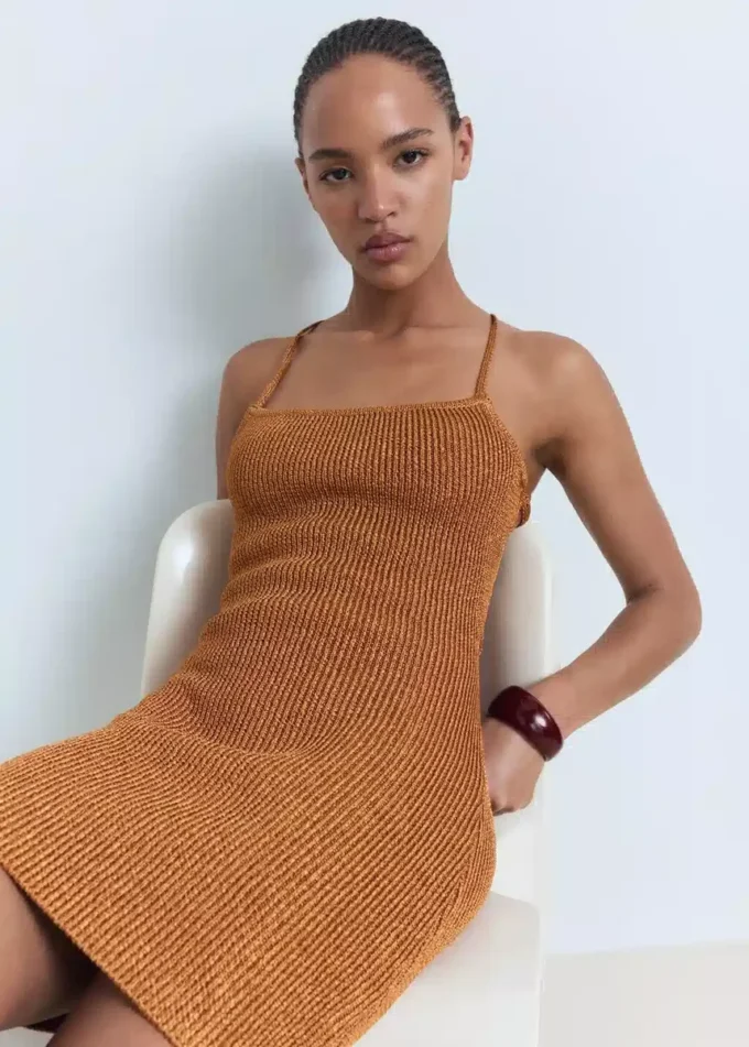 Robe en lurex avec dos croisé Robe en lurex avec dos croisé