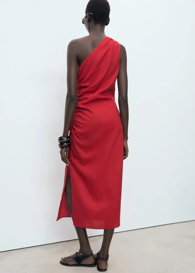 Robe en lyocell à encolure asymétrique Robe en lyocell à encolure asymétrique