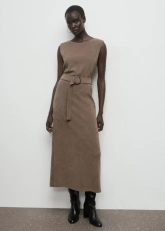 Robe en maille avec ceinture