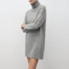 Robe en maille à col roulé