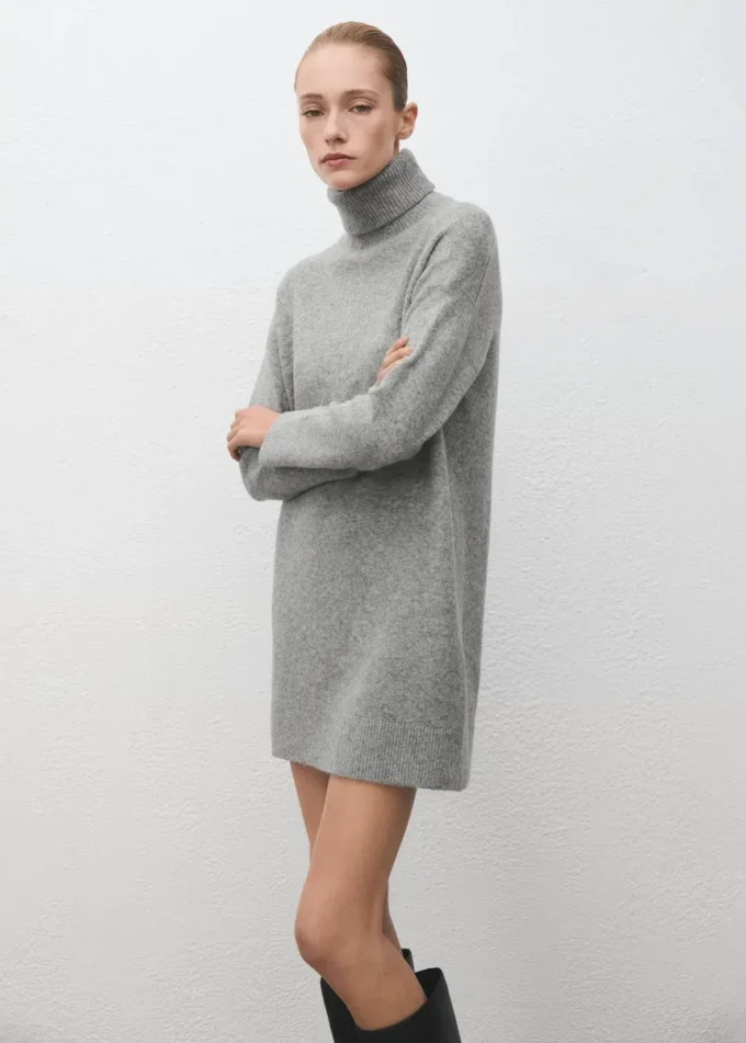 Robe en maille à col roulé