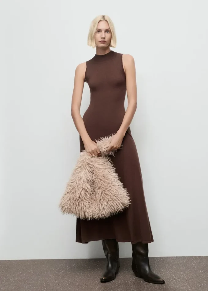 Robe en maille à col roulé