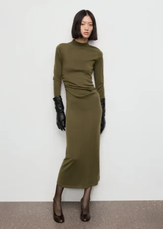 Robe en maille à col roulé