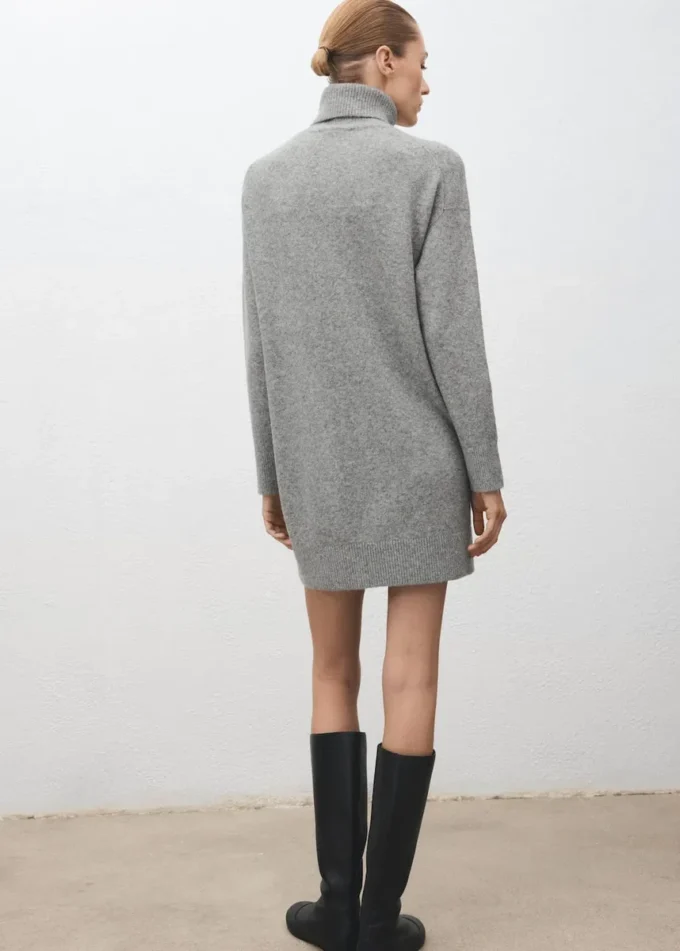 Robe en maille à col roulé