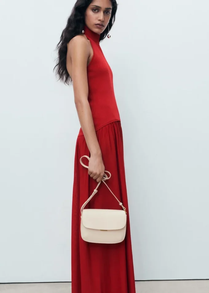 Robe en maille à encolure dos nu Robe en maille à encolure dos nu