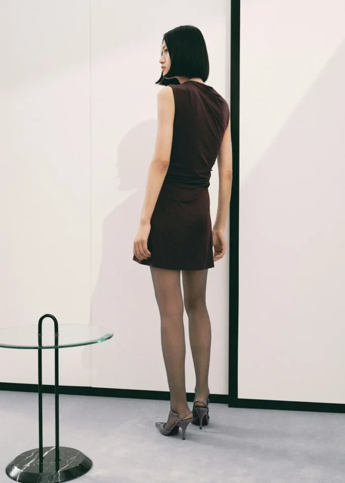 Robe en maille fine avec détail métallique Robe en maille fine avec détail métallique