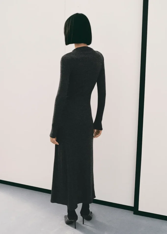Robe en maille fine avec détail métallique Robe en maille fine avec détail métallique