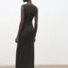 Robe en maille fine avec fronces sur les côtés Robe en maille fine avec fronces sur les côtés