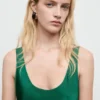 Robe en satin avec décolleté plongeant Robe en satin avec décolleté plongeant