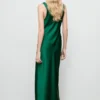 Robe en satin avec décolleté plongeant Robe en satin avec décolleté plongeant