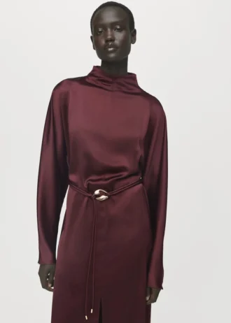 Robe en satin à ceinture