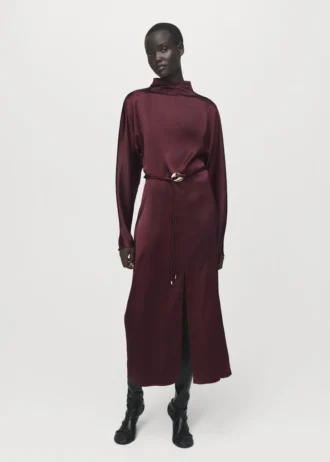Robe en satin à ceinture