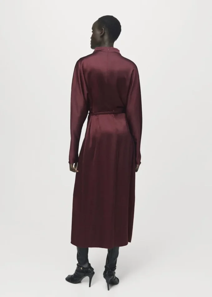 Robe en satin à ceinture Robe en satin à ceinture