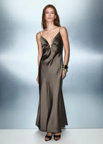 Robe en satin à col en V