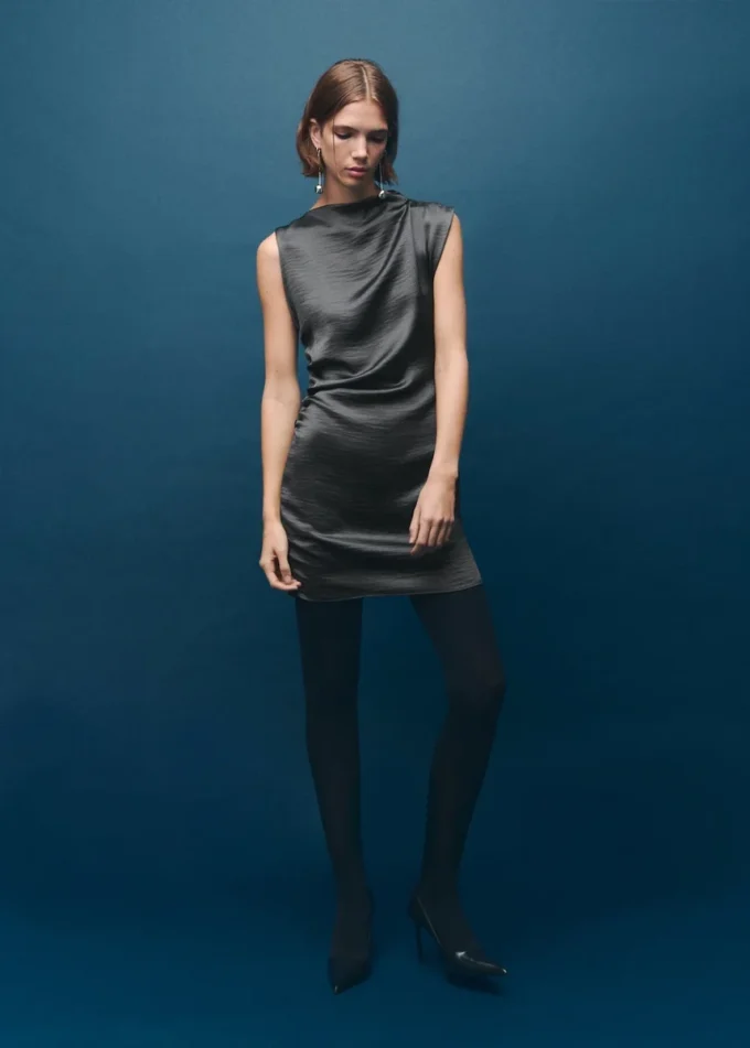 Robe en satin effet froissé Robe en satin effet froissé