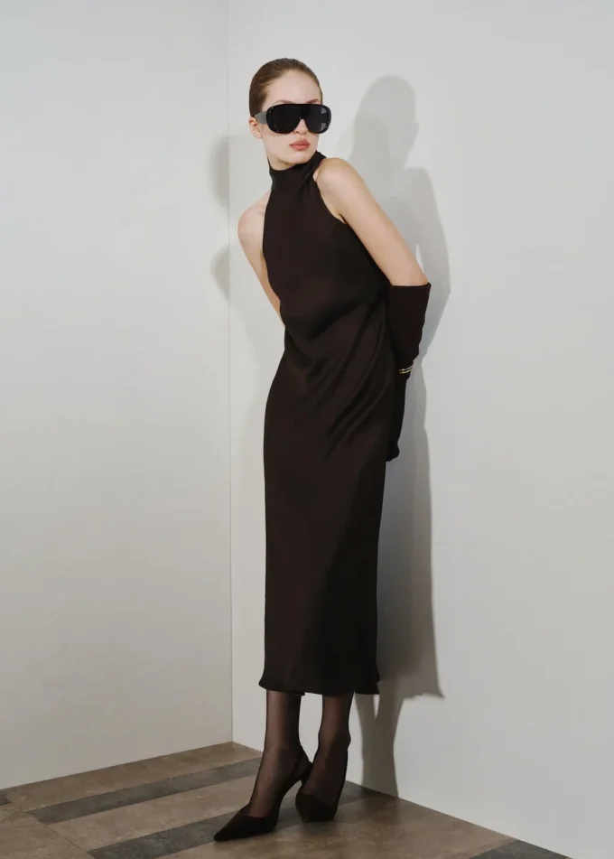 Robe en satin effet froissé Robe en satin effet froissé