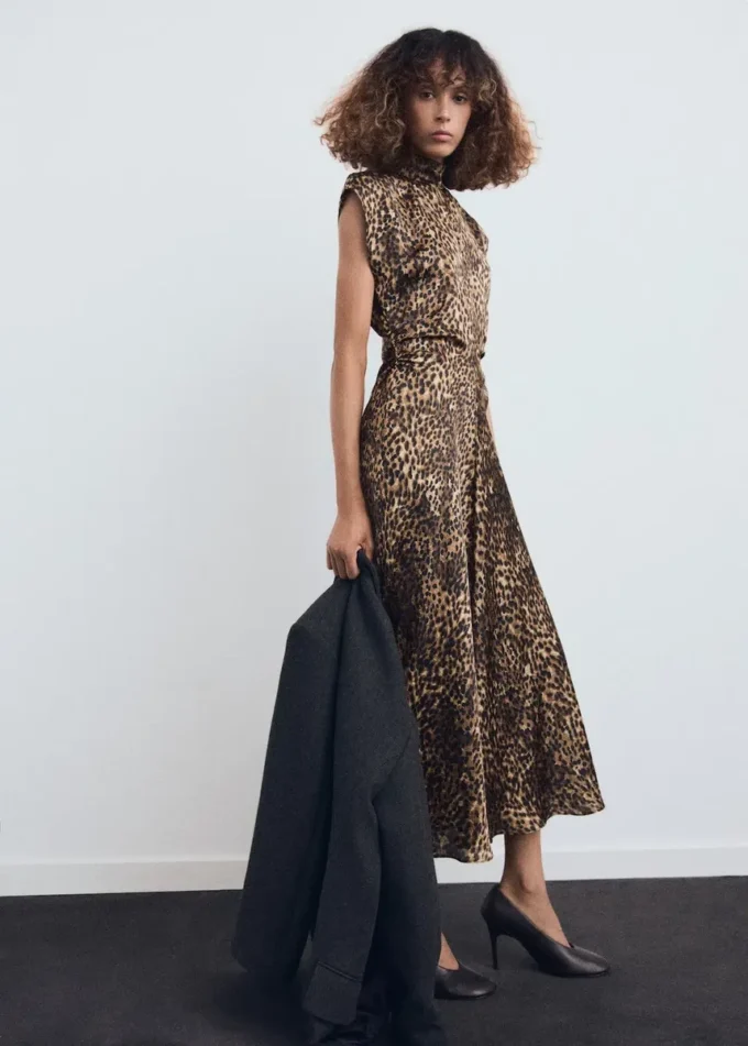 Robe en satin imprimé léopard Robe en satin imprimé léopard